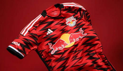 Od sponzora k ikoně Jak Red Bull ovlivnil dresy New York Red Bulls